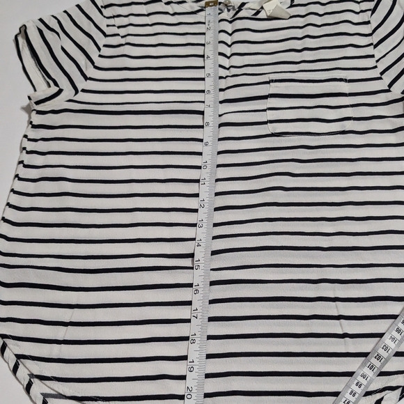 H&M Black & White Stripes Viscose Crewneck Blouse. Size: Small - Picture 9 of 11